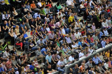 Kalabalık bir tenis maçı insan