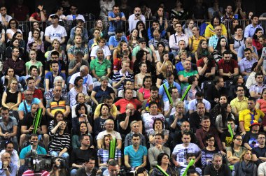 Kalabalık bir tenis maçı insan