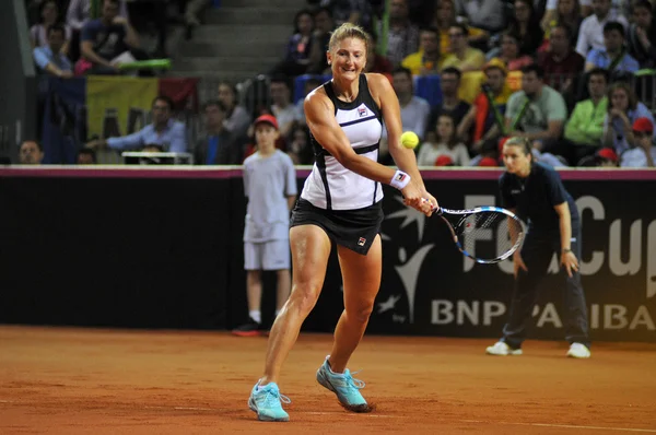 Vrouw tennisser in actie — Stockfoto