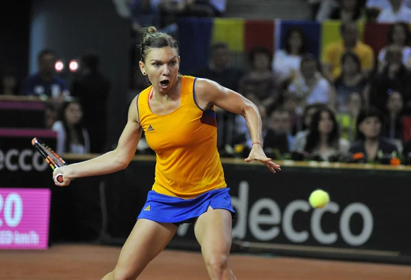 Γυναίκα τενίστρια Simona Halep κατά τη διάρκεια ενός παιχνιδιού — Φωτογραφία Αρχείου