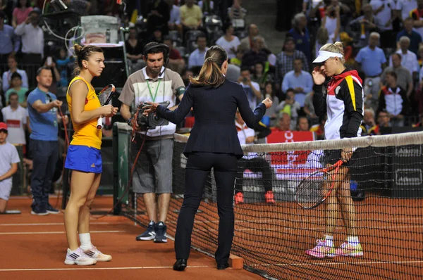 Tenisoyuncuları Simona Halep ve Angelique Kerber