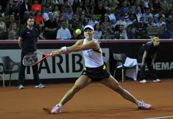 Mulher de tênis em ação — Fotografia de Stock