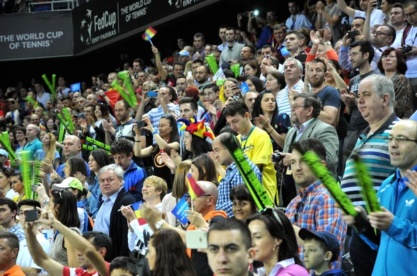 Kalabalık bir tenis maçı insan