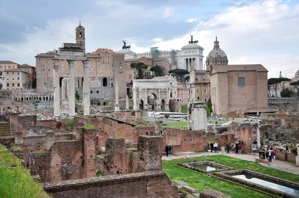 フォロ ・ ロマーノ、ローマ、イタリアの考古学的発掘 — ストック写真