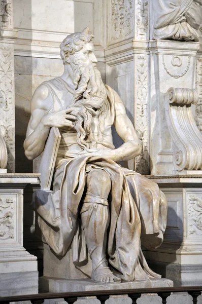 Άγαλμα του Moses από τον Μιχαήλ Άγγελο στην εκκλησία του San Pietro κατά — Φωτογραφία Αρχείου