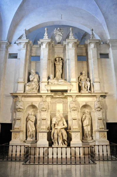 Estatua de Moisés de Miguel Ángel en la iglesia de San Pedro en V — Foto de Stock