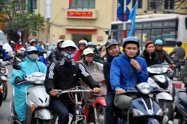 Traffic in Hanoi. Crowd of motorbike drivers on the street — Stock Photo, Image