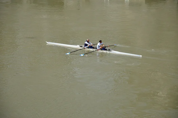 Kayak sportivo sul fiume Tevere a Roma — Foto Stock