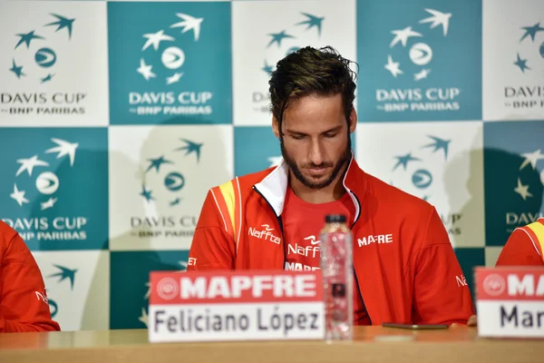 Hiszpański tennisman odpowiedzi na pytania podczas konferencji prasowej — Zdjęcie stockowe