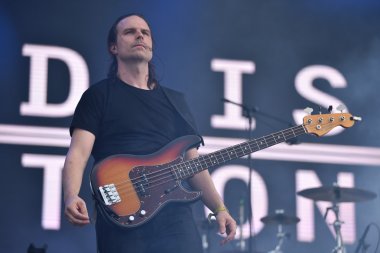 gitarist rock konserinde