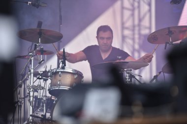 gitarist rock konserinde