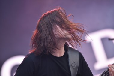 gitarist rock konserinde