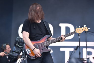 gitarist rock konserinde