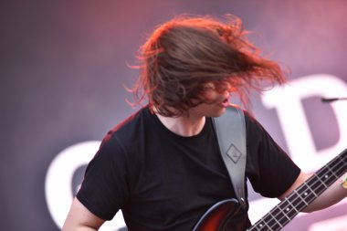 Kalabalık bir canlı konser 