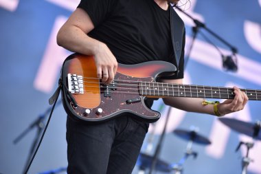 Kalabalık bir canlı konser 