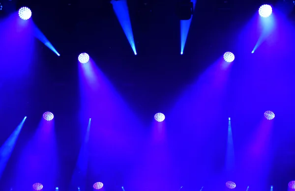 Luci di scena blu, spettacolo di luci al concerto — Foto Stock