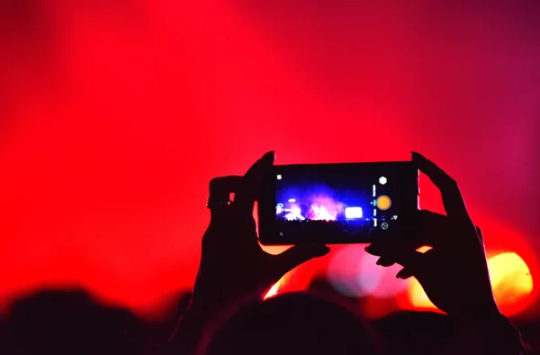 Akıllı telefonlar ile canlı konser kayıt kalabalık — Stok fotoğraf