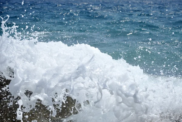 海浪冲击海岸 — 图库照片