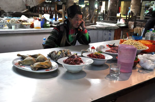 アジアの汚い肉市場 — ストック写真