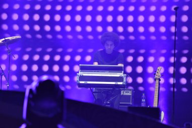 Grubun canlı Sahne Alanı'nda gerçekleştirir