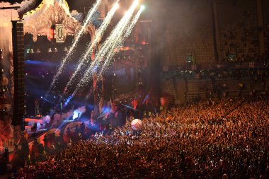 DJ Fedde Le Grand sahnede canlı performans