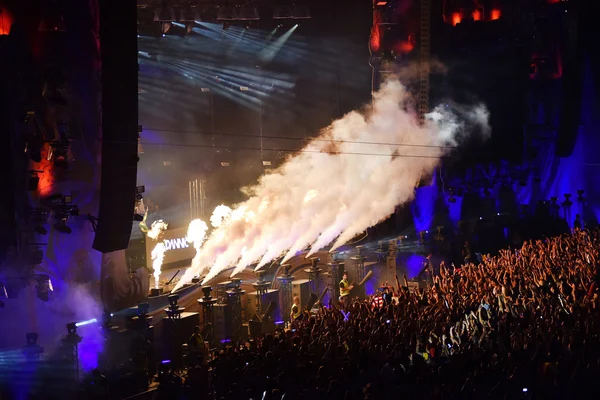 CO2 rök kanoner på en live-konsert — Stockfoto