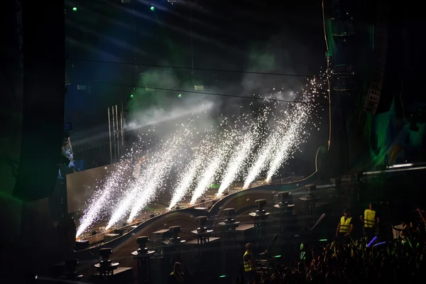 DJ Fedde Le Grand sahnede canlı performans