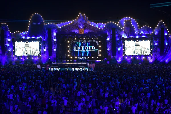 Tausende Menschen bei Musikfestival — Stockfoto