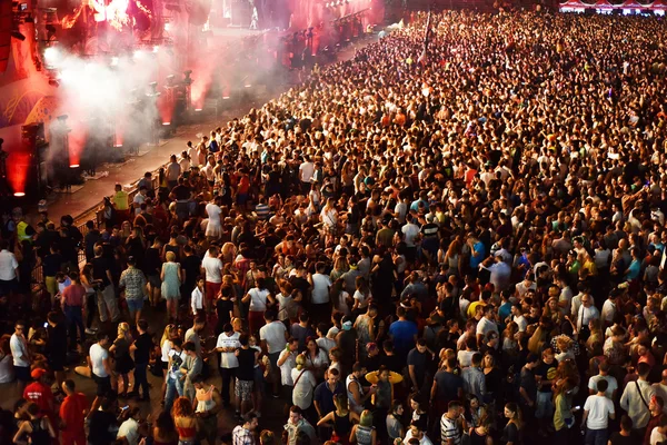 Large crowd of people at a concert in the front of the stage — Stock Photo, Image