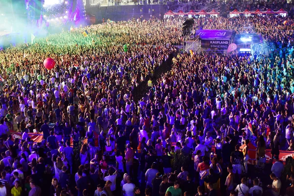 Párty dav lidí na koncertě — Stock fotografie