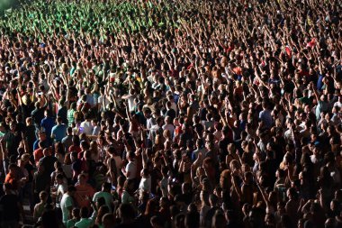 Konserde kalabalık