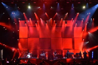 Grubun canlı Sahne Alanı'nda gerçekleştirir