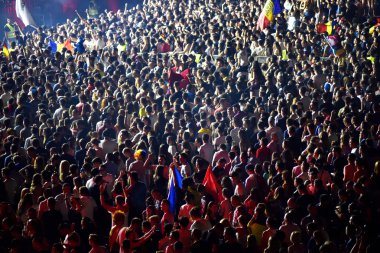 Kişilik konser, parti kalabalık