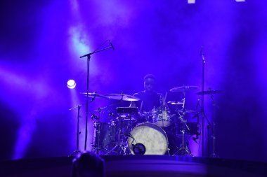 Grubun canlı Sahne Alanı'nda gerçekleştirir