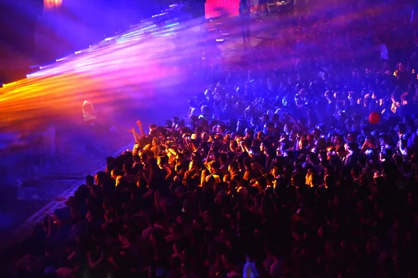 Crowd having fun in a stadium — Stock Photo, Image