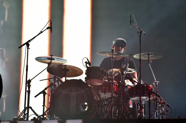 Parov Stelar banda realiza um concerto ao vivo no palco — Fotografia de Stock