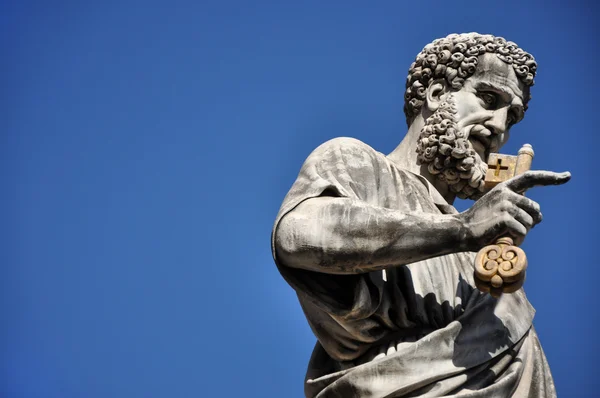 성 베드로 광장에서 성 베드로의 동상입니다. 바티칸 시티 — 스톡 사진