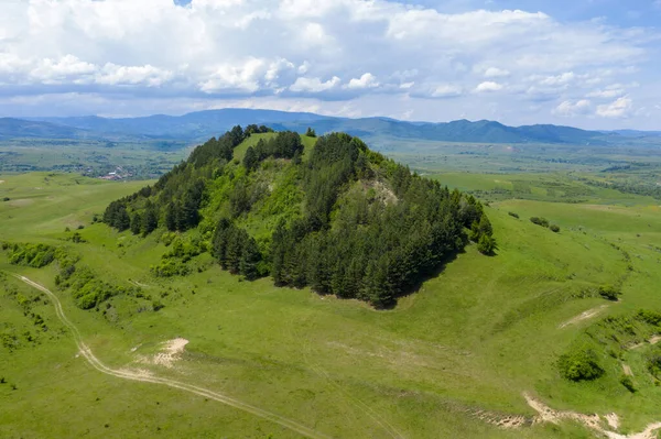 Flygfoto Över Landsbygden Pulserande Gröna Kullar Transsylvanien Rumänien Drönarsynpunkt — Stockfoto