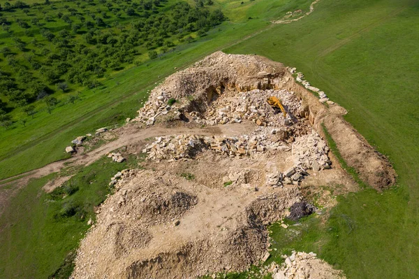 Vista Aérea Del Dron Excavadora Que Trabaja Una Cantera Piedra — Foto de Stock