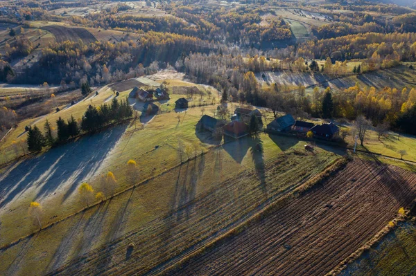 Flygfoto Över Höst Berg Landsbygd Gård Med Drönare — Stockfoto