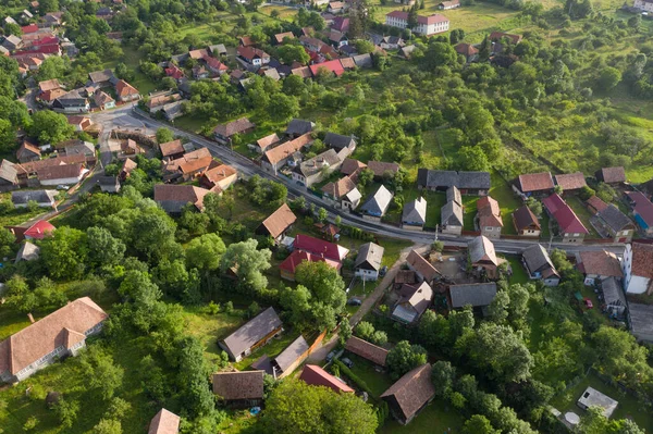 Transilvanya Bir Köyün Üzerinde Uçuyor Romanya Nın Manastireni Kentinin Insansız — Stok fotoğraf