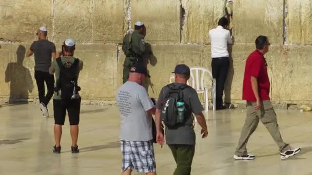 Jerusalem Israel Maj 2018 Żydzi Turyści Modlący Się Murze Zachodnim — Wideo stockowe