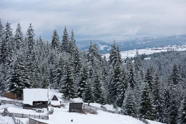 Paisaje Idílico Montaña Invierno Maravilloso Con Chalet Montaña Lodge — Foto de Stock