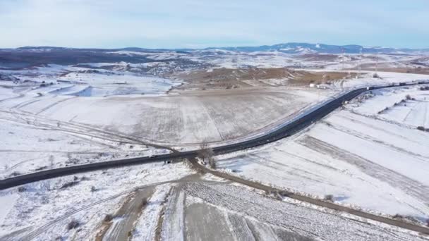 Soğuk Kış Güneşli Bir Günde Insansız Hava Aracıyla Araba Süren — Stok video