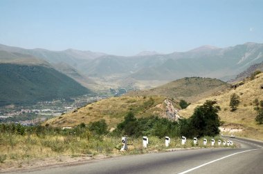  Nagorno Karabakh 'daki dağlar, Artsakh. Sovyetler Birliği çöktükten sonra tartışmalı topraklar Ermenistan ve Azerbaycan arasındaki savaşa konu oldu. 