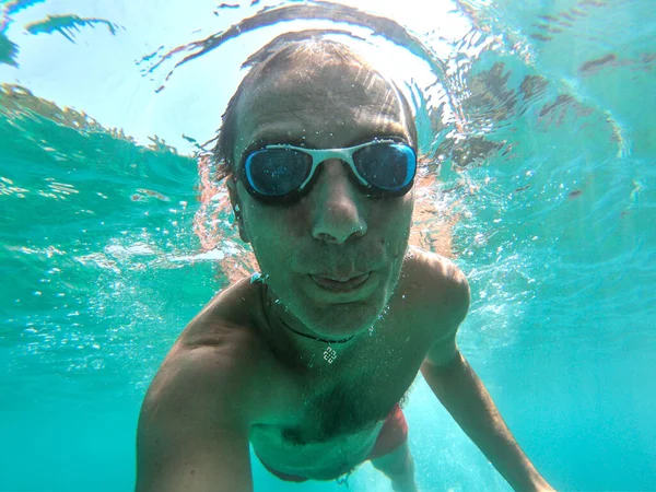 Swimmer Man Taking Underwater Selfie Tropical Sea Water — Stock Photo, Image