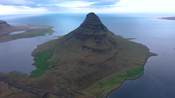 Latanie Nad Górami Kirkjufell Morzem Półwysep Snaefellsnes Islandia — Wideo stockowe