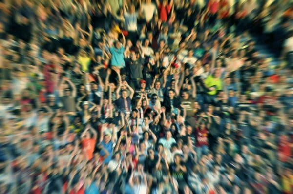 Verschwommene Defokussierte Zuschauermenge Auf Einer Stadiontribüne Bei Einem Fußballspiel — Stockfoto