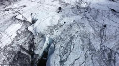  Solheimajokull 'un eriyen buzulların hava görüntüsü, İzlanda. Küresel ısınma etkisi, iklim değişikliği kavramı
