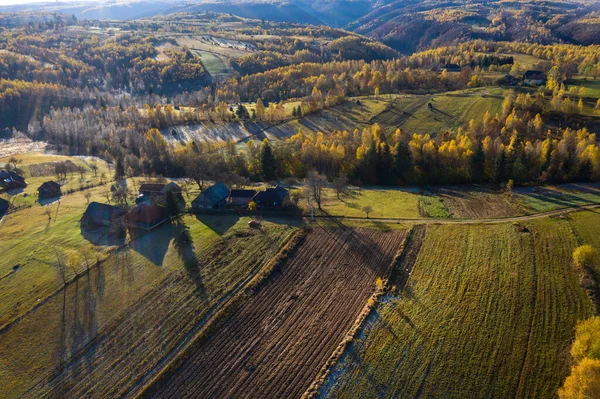 Vista Aérea Fazenda Rural Montanha Outono Por Drone — Fotografia de Stock